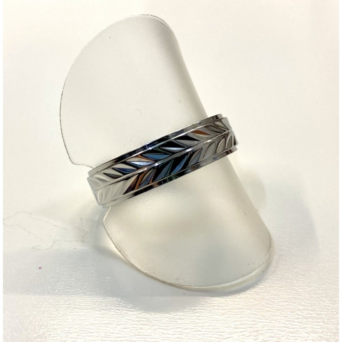 Steel ring/diamond cut